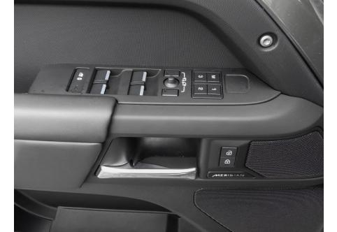 Land Rover Defender #14