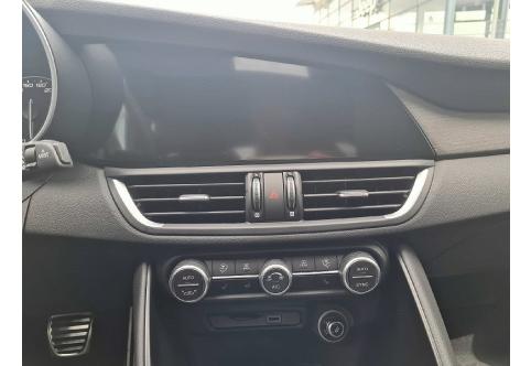 Alfa Romeo Giulia #13