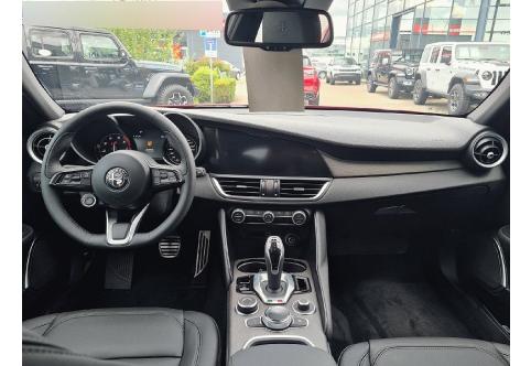 Alfa Romeo Giulia #11