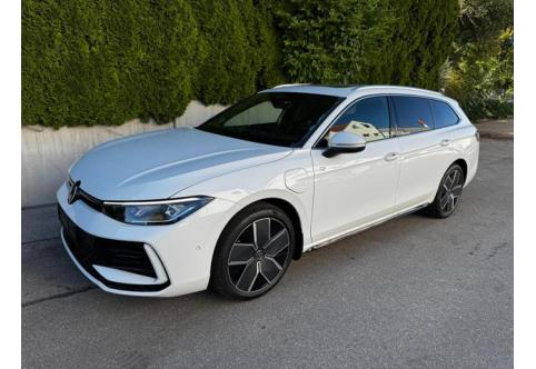 VW Passat Variant #1