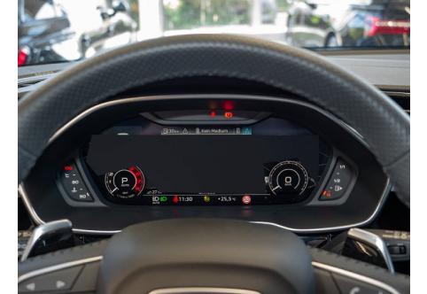 Audi RSQ3 #13