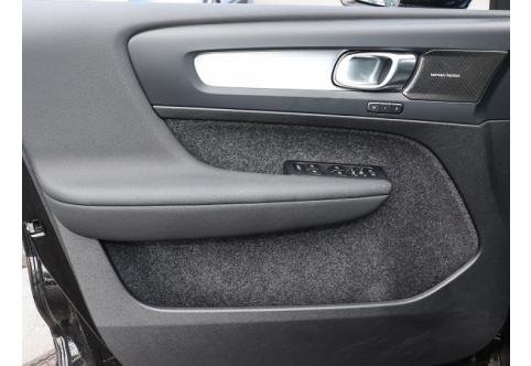 Volvo XC40 #10