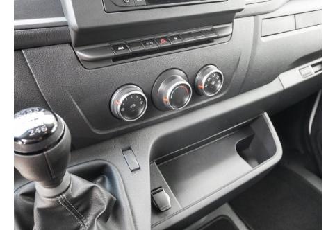 Nissan Interstar #12